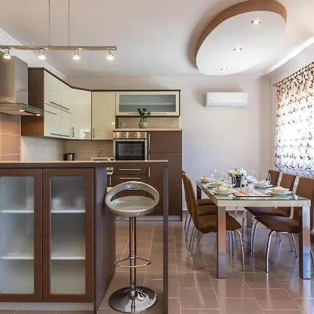 Amazing In Ricice With Wifi Holiday home *