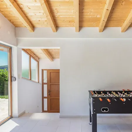 Amazing In Ricice With Wifi Holiday home Grubine