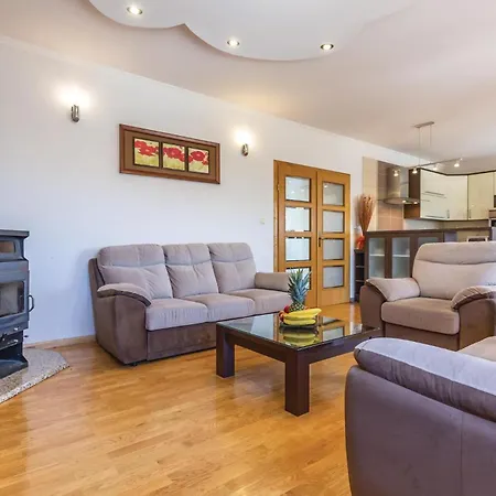 Holiday home Amazing In Ricice With Wifi Grubine