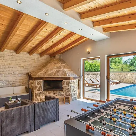Holiday home Amazing In Ricice With Wifi