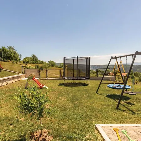 Holiday home Amazing In Ricice With Wifi