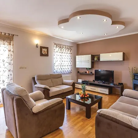 Holiday home Amazing In Ricice With Wifi *